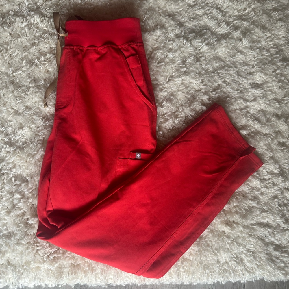 Small Figs Scrub Pant in Hibiscus